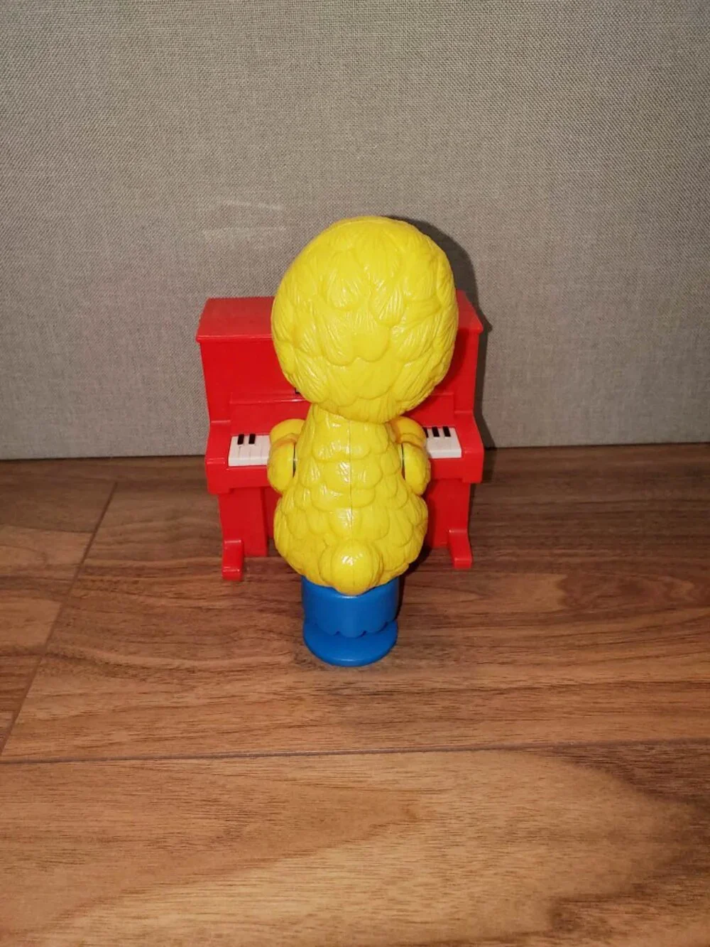 Vintage Illco Sesame Street Big Bird Wind-Up Piano Music Box